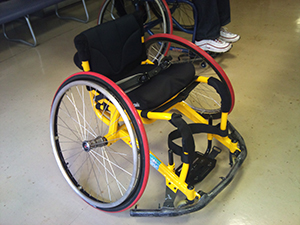 車椅子バスケットボール競技用車椅子（前方）