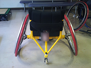 車椅子バスケットボール競技用車椅子（後方）